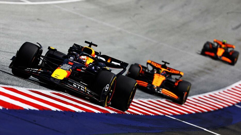 フェルスタッペンがオーストリアGPのスプリントでトップチェッカーを受けた／Red Bull Content Pool