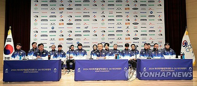 イベントで記者会見を行う韓国選手団＝26日、鎮川（聯合ニュース）