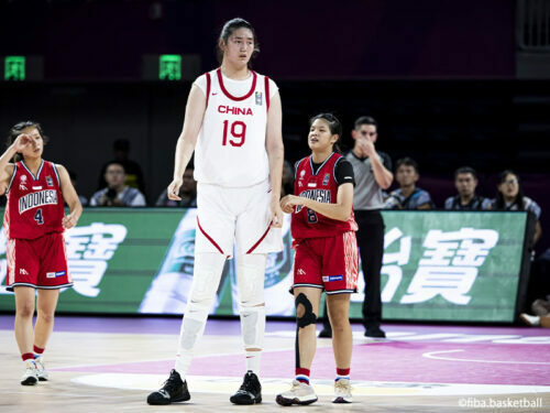 220センチの身長を誇る中国代表のチャン・ツーユー [写真]＝fiba.basketball