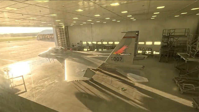 垂直尾翼に最後の仕上げが行われたF-15EXの7号機（オレゴン空軍州兵基地提供）