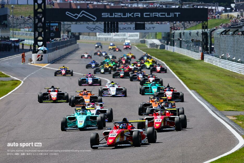2024 FIA-F4第3戦　決勝レースのスタートシーン
