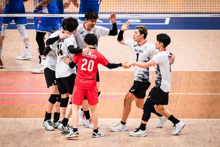 男子日本代表【写真：Volleyball World】