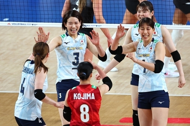 パリ五輪出場を決めた日本女子代表。次なる目標は「世界５位以内」だ。写真：梅月智史（THE DIGEST写真部）