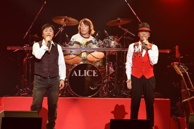 アリスの堀内孝雄さん、矢沢透さん、谷村新司さん（左から）資料提供：ユニバーサル ミュージック