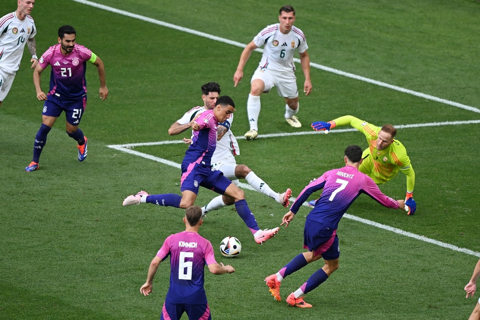 ギュンドアンがしぶとくつなぎ、最後はドイツの背番号10、ムシアラが先制点を決めた(◎Getty Images）