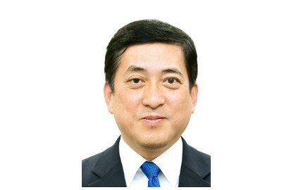 塩田氏は鹿児島県出身、東京大学卒業。通商産業省で大臣官房審議官、九州経済産業局長等を歴任し、鹿児島県知事を1期務める
