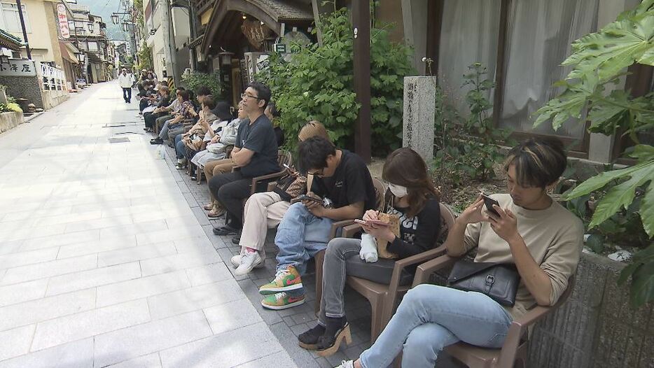 開店前に30人以上が並んだ