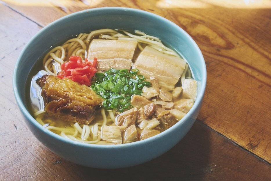 3種類の肉がのった「BUNBUNそば」