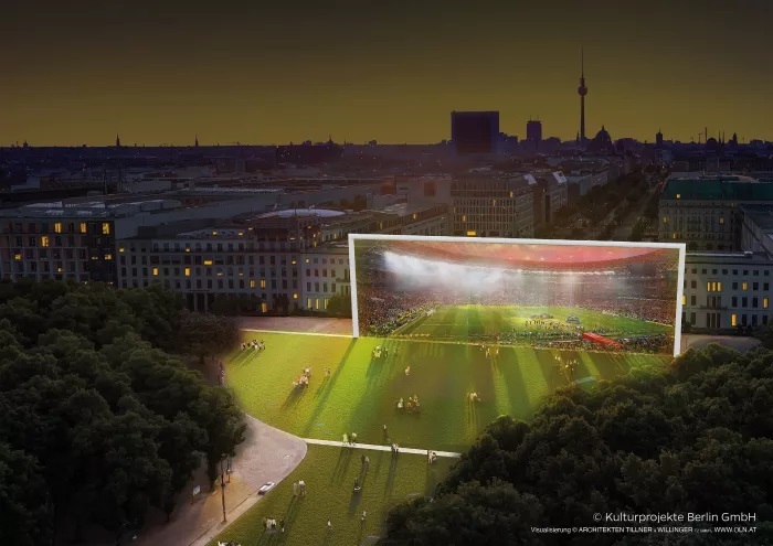 サッカー欧州選手権「UEFA EURO2024」の期間中ベルリンのブランデンブルク門は世界最大のサッカーゴールが設置され、パブリックビューイングの場となる。