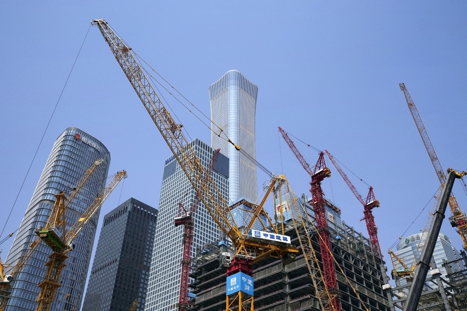 北京市内の建設現場＝5月