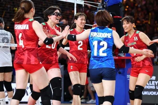 韓国を相手にストレート勝ちを収めた日本女子代表。世界ランキング６位を維持した。写真：梅月智史（THE DIGEST写真部）
