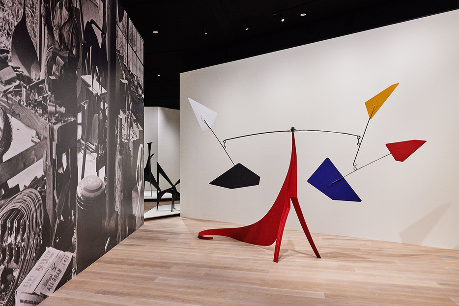 北欧神話のドラゴンに由来する《Fafnir》。1968年　Installation view of Calder: Un effet du japonais, Azabudai Hills Gallery, 2024 Photo: Tadayuki Minamoto