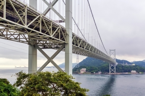 既存の関門橋。下関北九州道路はこことは別のルートになる（画像：写真AC）。