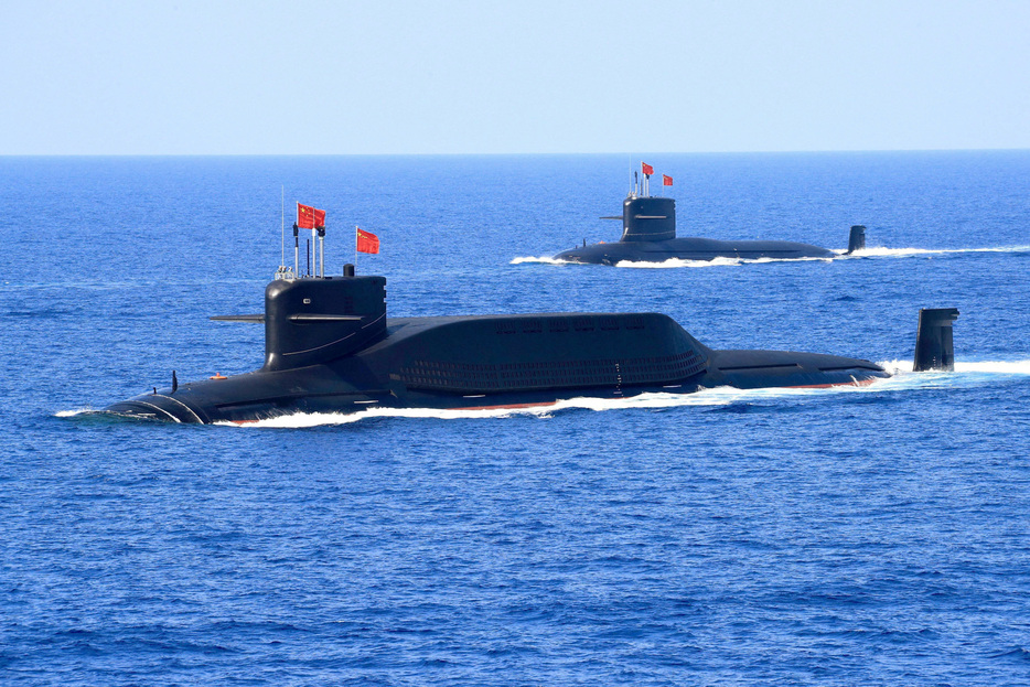 米中が今年３月、核兵器に関する非公式対話を５年ぶりに開いたことが分かった。写真はFILE PHOTO: A nuclear-powered T中国の原子力潜水艦。南シナ海で１８年撮影。（2024年 ロイター/Stringer/File Photo）
