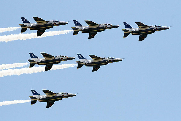 航空自衛隊のアクロバット飛行チーム「ブルーインパルス」（画像：航空自衛隊）。