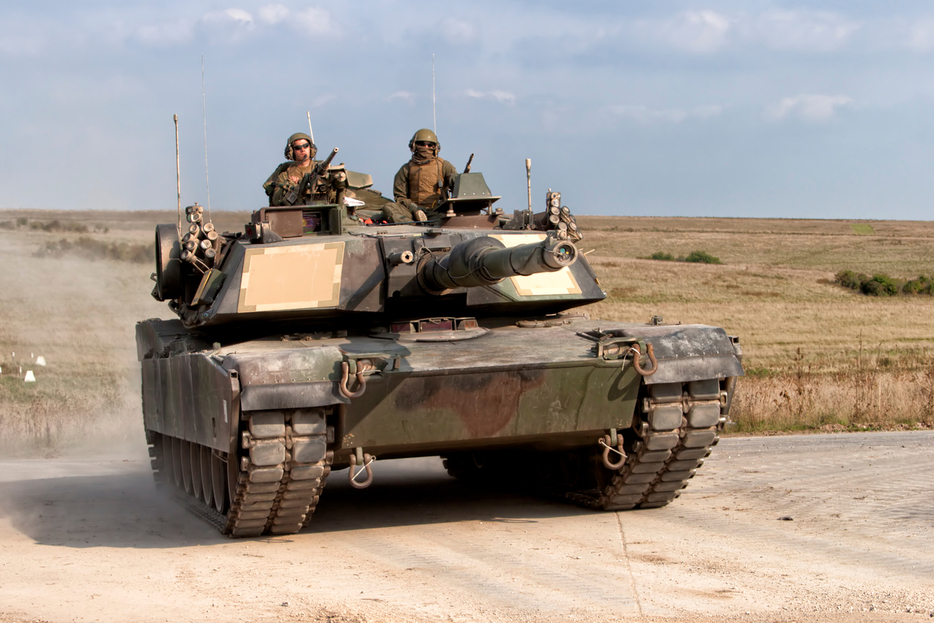 米海兵隊のM1A1エイブラムス主力戦車。2005年9月、英ウィルトシャー（Andrew Harker / Shutterstock.com）