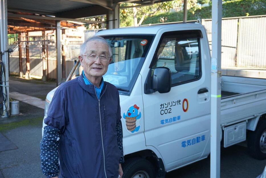 美浜町に住む山崎俊太郎さんは電気自動車を愛用