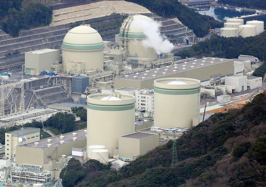 関西電力高浜原発の（手前左から）1号機、2号機。奥は（左から）3号機、4号機