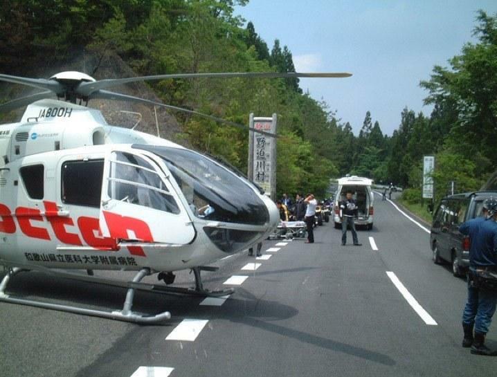 ドクターヘリも出動する事故の現場（写真提供：和歌山県立医科大学附属病院）