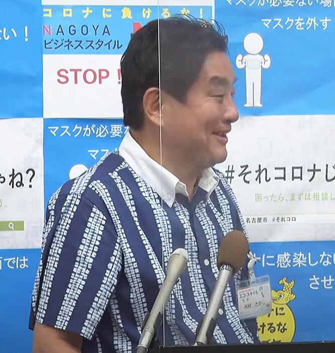 記者の質問に答える河村市長