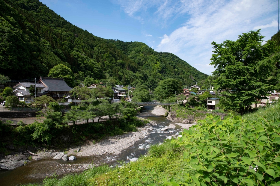 南牧川の脇を走る街道沿いに発展した南牧村