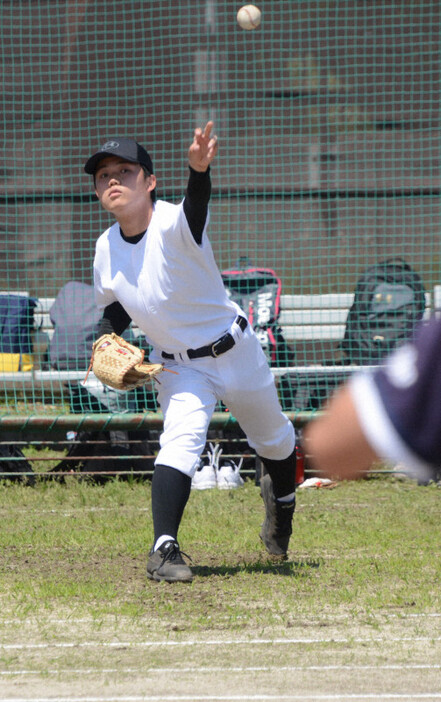 今夏の全国高校野球選手権愛知大会に連合チームの一員として出場する愛知県立豊川特別支援学校の林龍之介さん＝東京都国立市の都立第五商業高で2022年5月28日午前10時2分、尾形有菜撮影