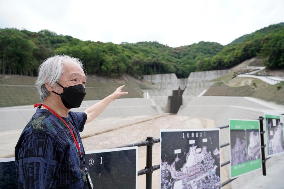 土砂災害防止の砂防ダムを案内する地域の防災士