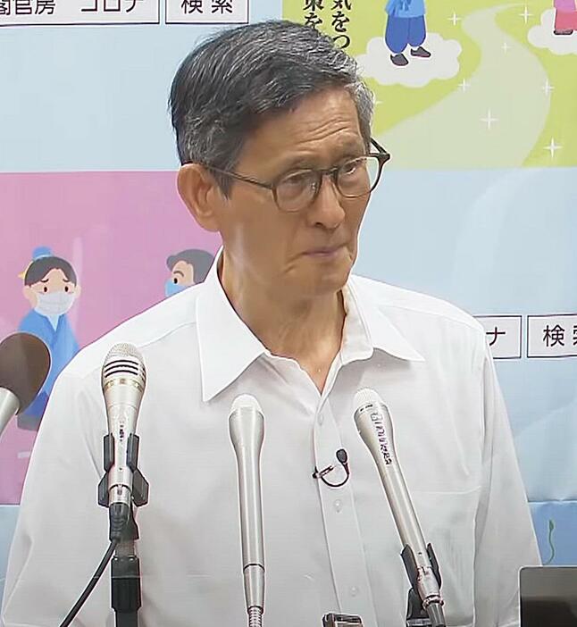 質問を聞く尾身会長