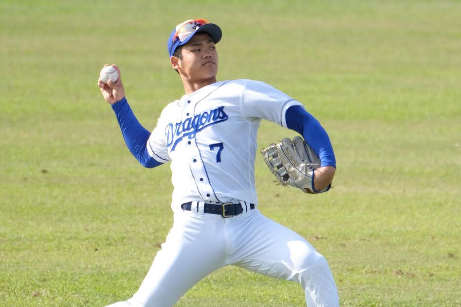 中日の根尾が阪神戦で1－0で迎えた5回二死一、二塁のピンチに登板。27試合連続安打中の近本を高橋周の美技にも助けられ三ゴロに打ち取った(資料写真・黒田史夫）