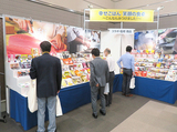 大物が9月7日に大阪市内で開催した秋季謝恩展示会のテーマーコーナーでは、名店とのコラボ商品などを提案した