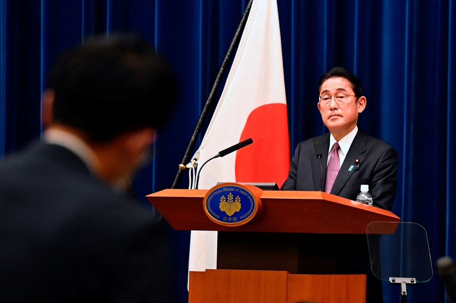 安保関連3文書を閣議決定した後、会見した岸田文雄首相（写真：代表撮影/ロイター/アフロ）