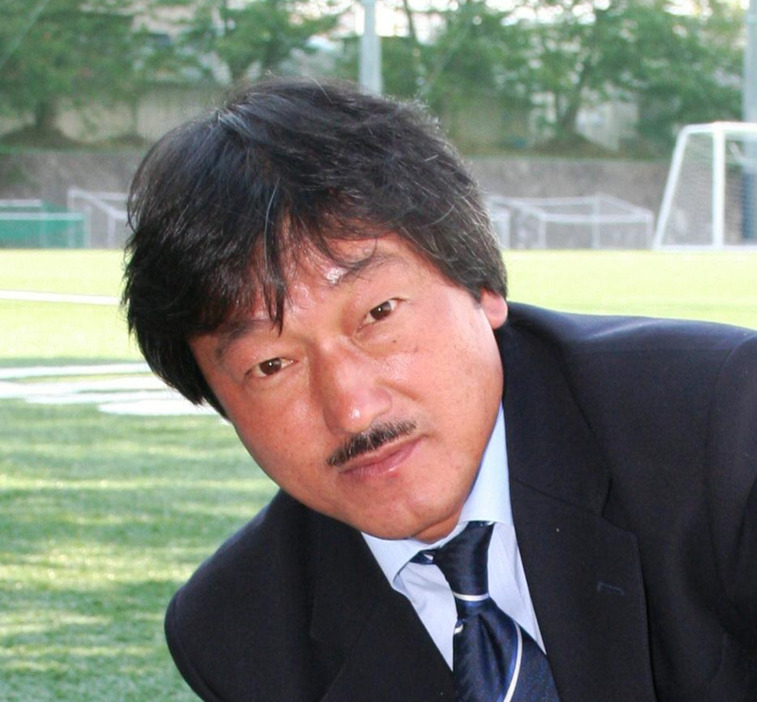 福岡大サッカー部の乾真寛監督（2007年10月撮影）