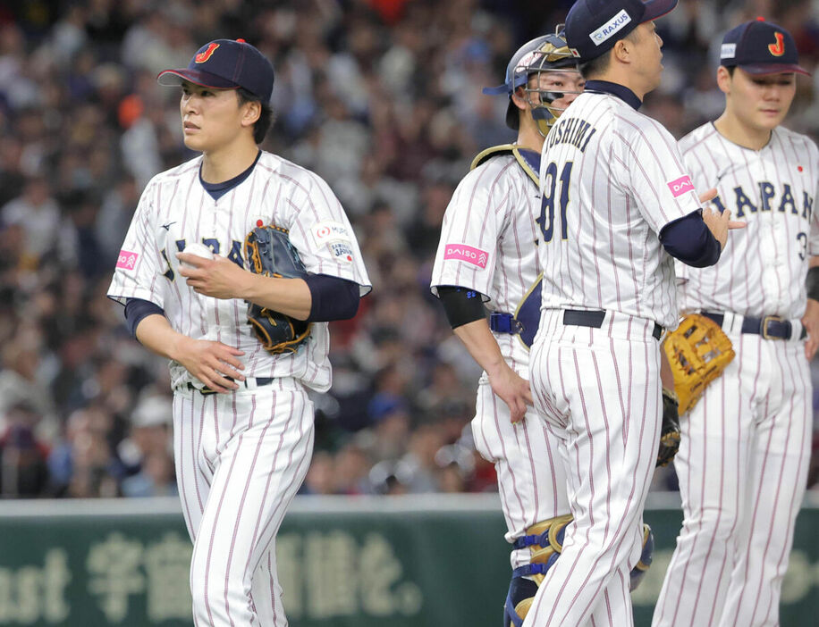 ５回途中で降板した早川隆久（カメラ・上村　尚平）