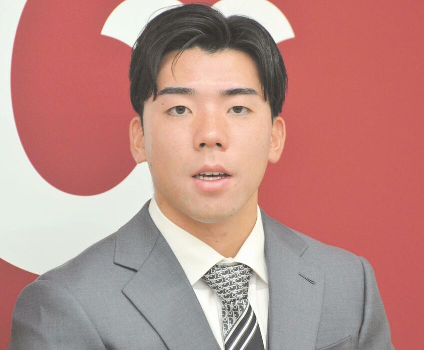 契約更改交渉を終え記者会見する松井