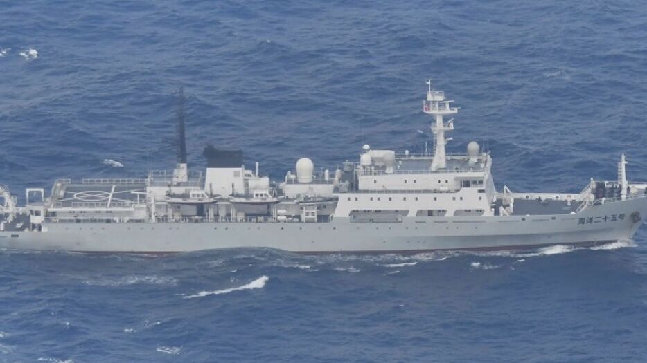 領海侵犯した中国の測量艦（提供：防衛相）