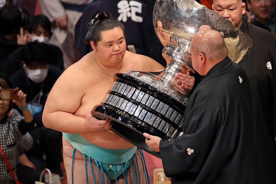 悲願の初優勝を決めた大関・琴櫻