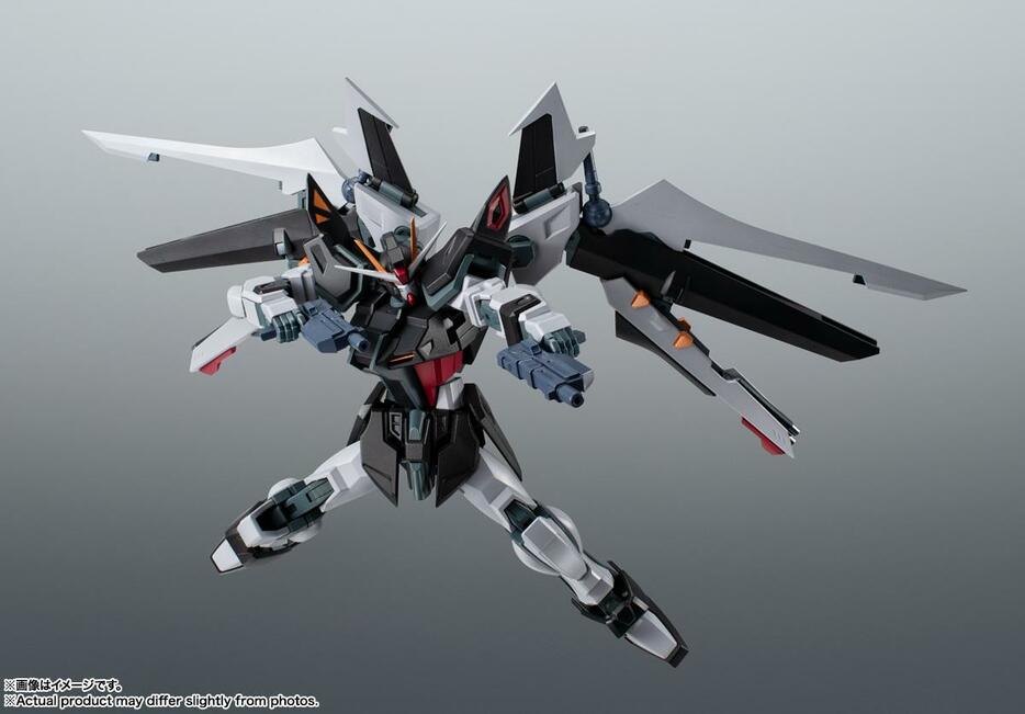 「機動戦士ガンダムSEED C.E.73 STARGAZER」のストライクノワールガンダムのフィギュア「ROBOT魂＜SIDE MS＞ GAT-X105E＋AQM／E-X09S ストライクノワールガンダム ver. A.N.I.M.E.」（c）創通・サンライズ