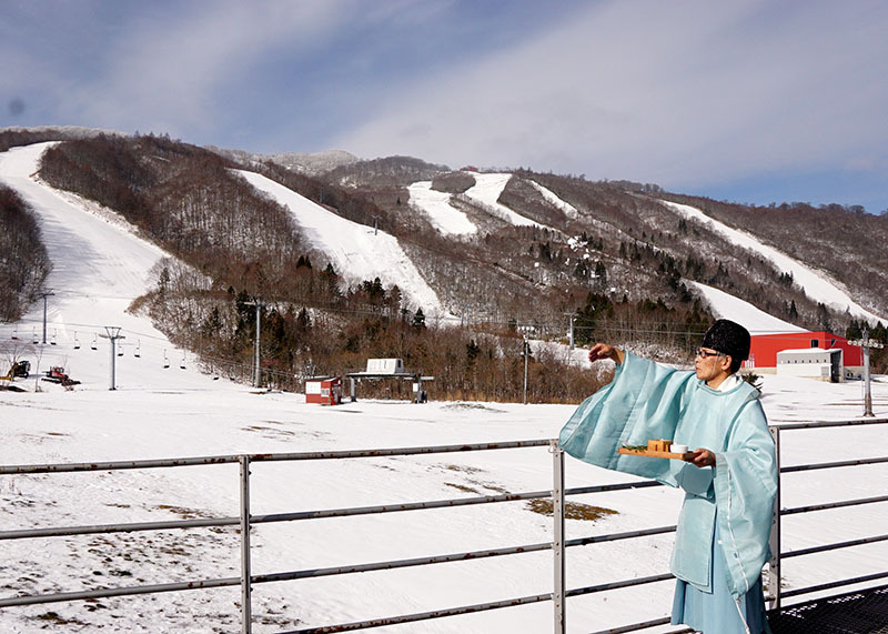 雪景色が広がる中で行われた安全祈願祭