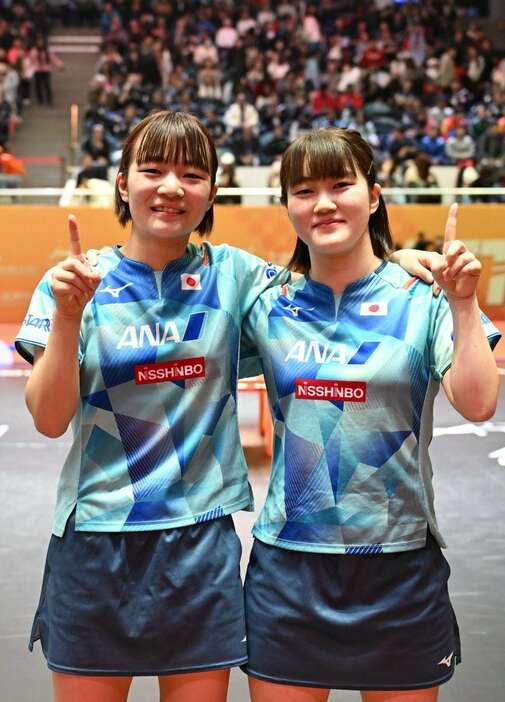 アジア選手権の女子ダブルスで優勝した横井咲桜（左）と大藤沙月（©ONDA）