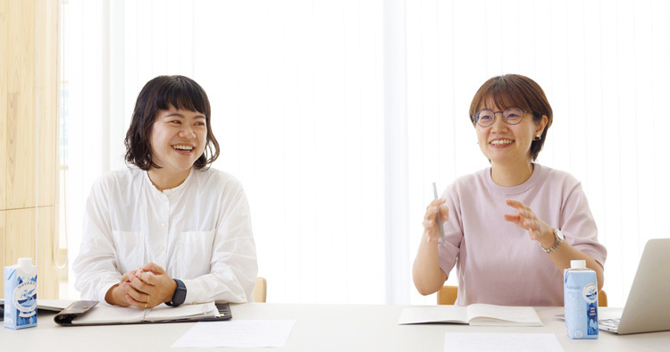 人事企画室の金恵栄さん（写真・右）と筒井あい子さん（写真・左）