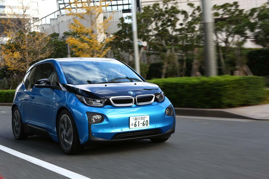 BMW i3には純EV以外にも、エンジンで発電して走行距離を稼ぐレンジエクステンダーモデルも用意されていた。