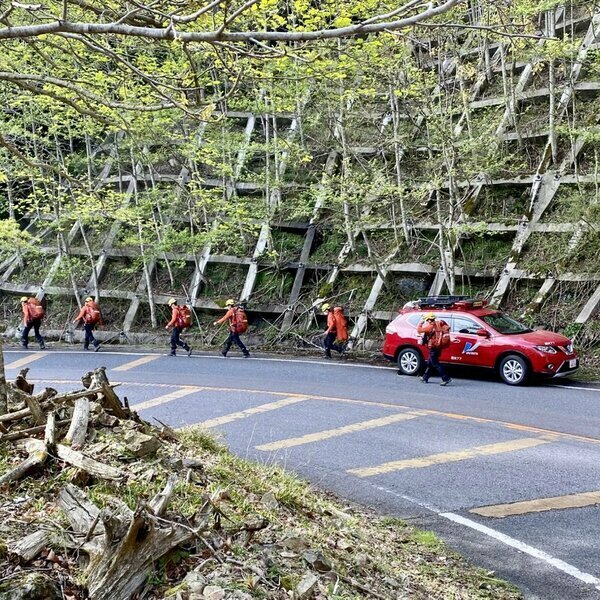 雨乞岳（三重県）で遭難者と遭遇。登山口から救助に向かう隊員たち