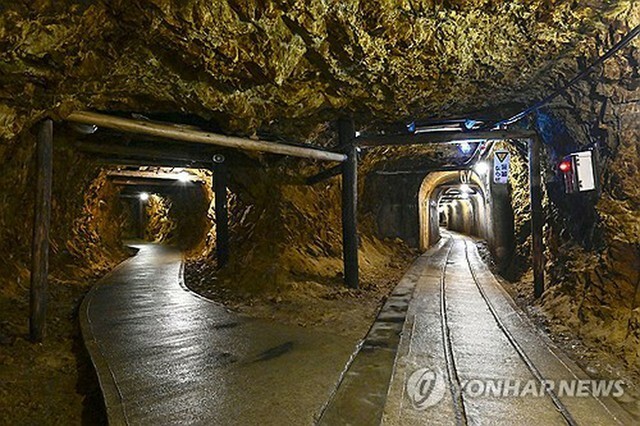 佐渡島の金山の坑道（資料写真）＝（聯合ニュース）