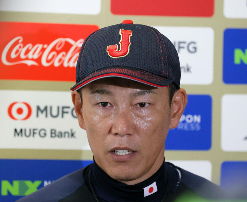 侍ジャパン対広島　試合を終え報道陣に話す侍ジャパン井端監督（撮影・上山淳一）