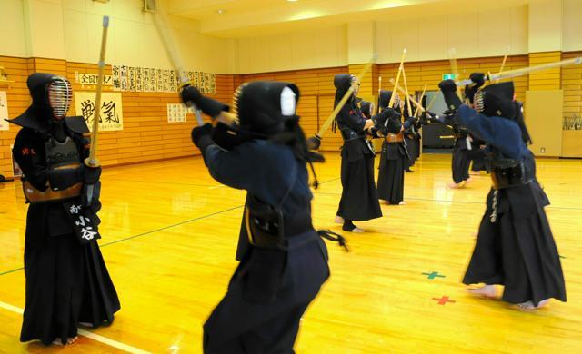 中学校の剣道部の練習風景=2012年、埼玉県内