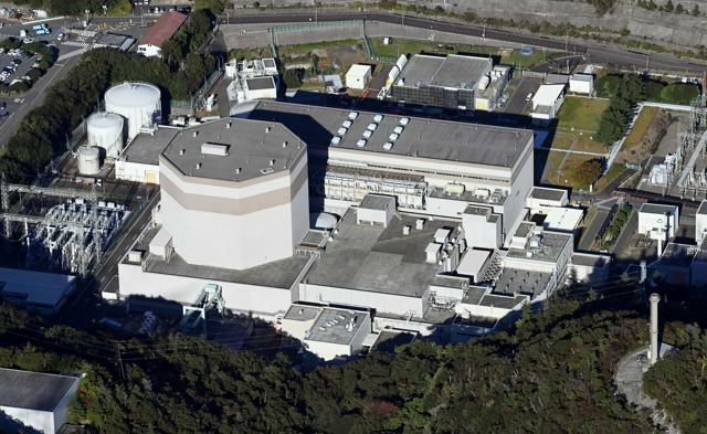 敦賀原発2号機=2024年11月8日、福井県敦賀市、朝日新聞社ヘリから、筋野健太撮影