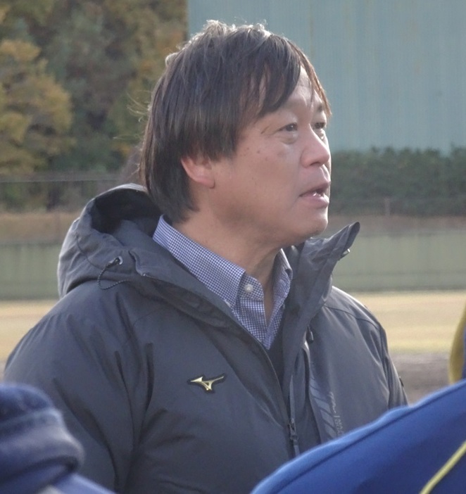 社会人野球・サムティ硬式野球部の初代監督として率いる小川監督はチームトライアウト後、参加者の前で話をした[写真=BBM]