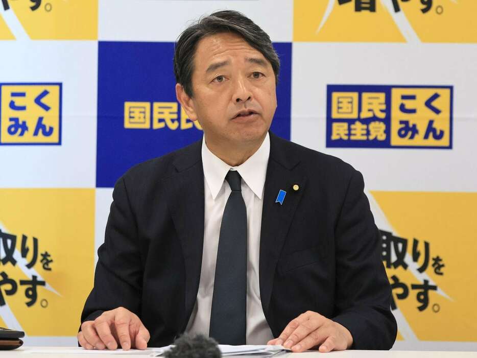 記者会見する榛葉賀津也幹事長（桐原正道撮影）