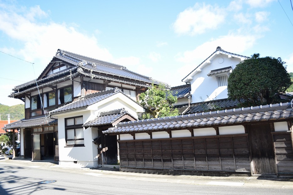 国の有形文化財に登録される見通しとなった旧案野酒場（島地商店街で）