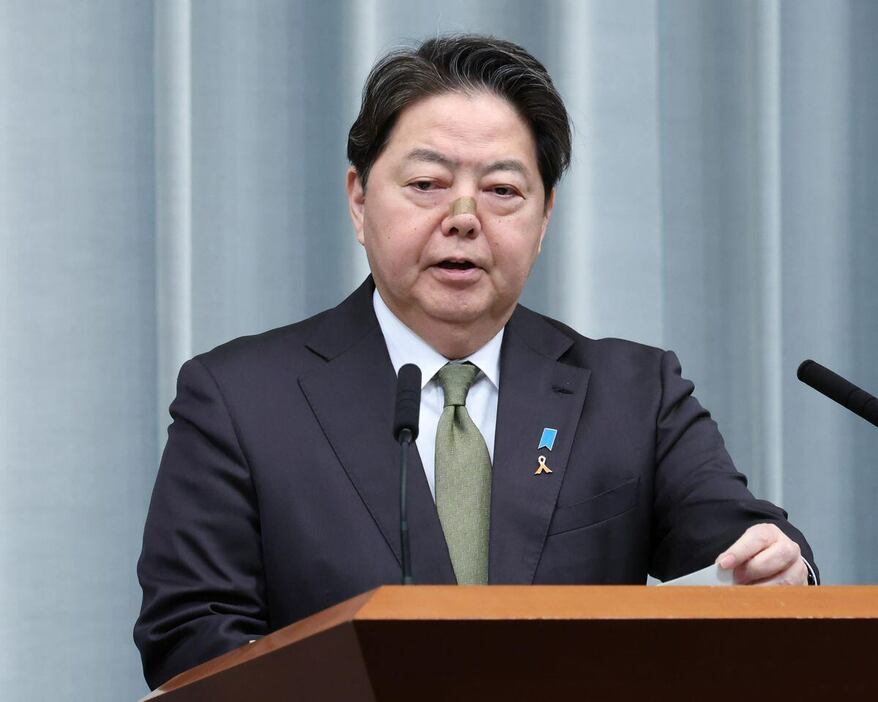 記者会見を行う林芳正官房長官＝6日、首相官邸（春名中撮影）